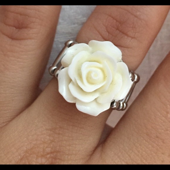 (SOLD) Ring - Picture 2 of 3